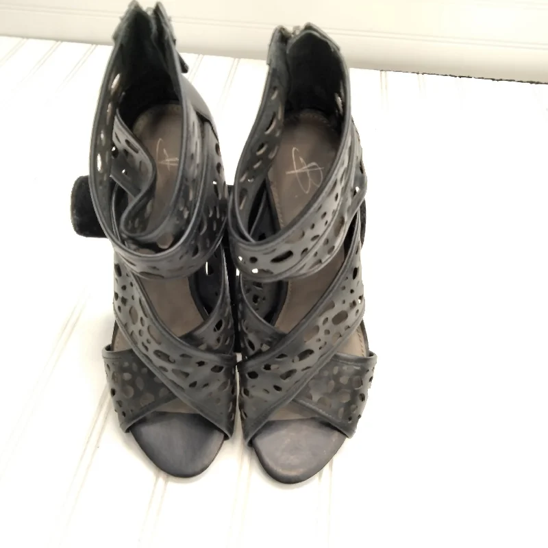 Sandals Designer By B Makowsky  Size: 7 Buckle -